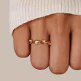 Pierścionek Wavey Pearl z 18K złota